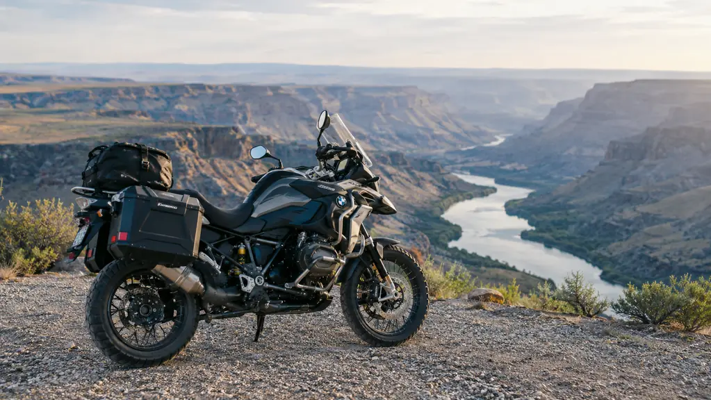 How to Pack a Motorcycle for a Long Trip With a Tail Bag